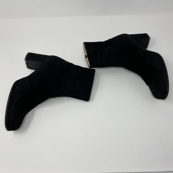 chanel suede ankle boots w/ interlocking cc logo - Picture 3 of 9